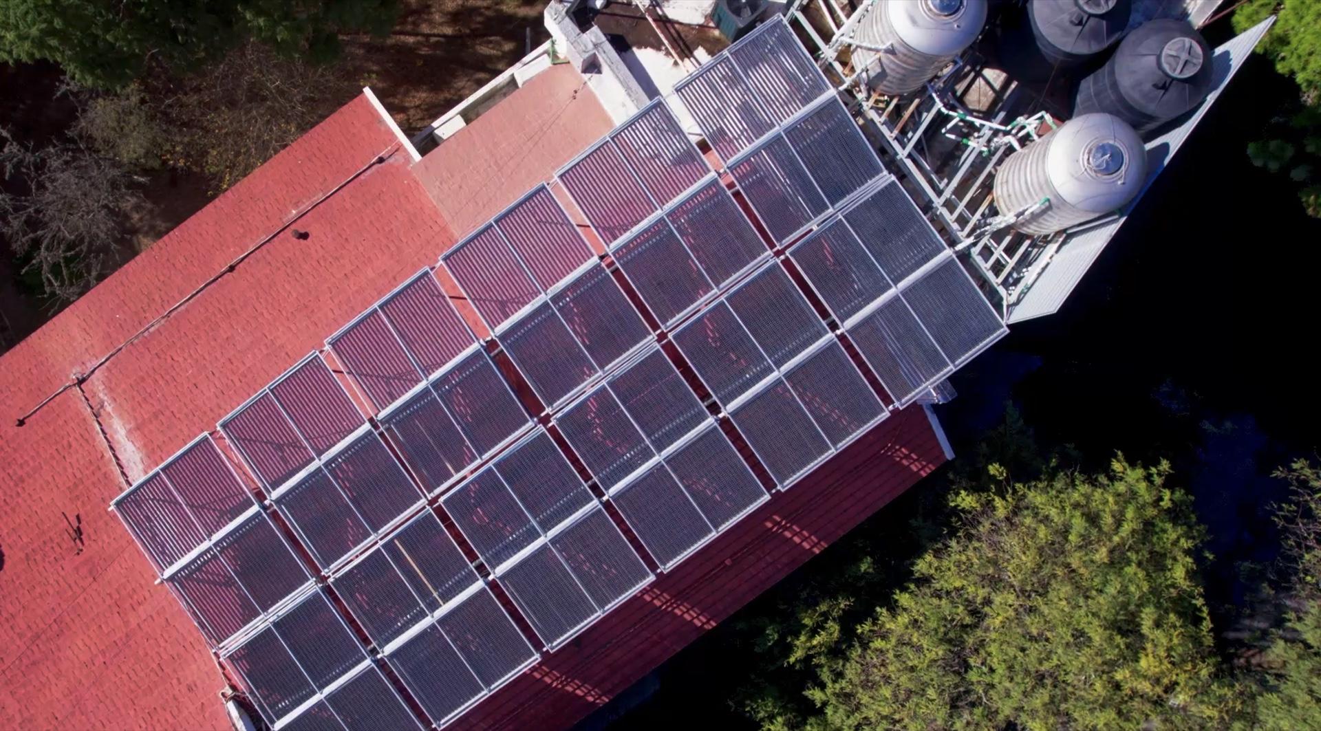 Paneles solares — energía renovable en Diquecito